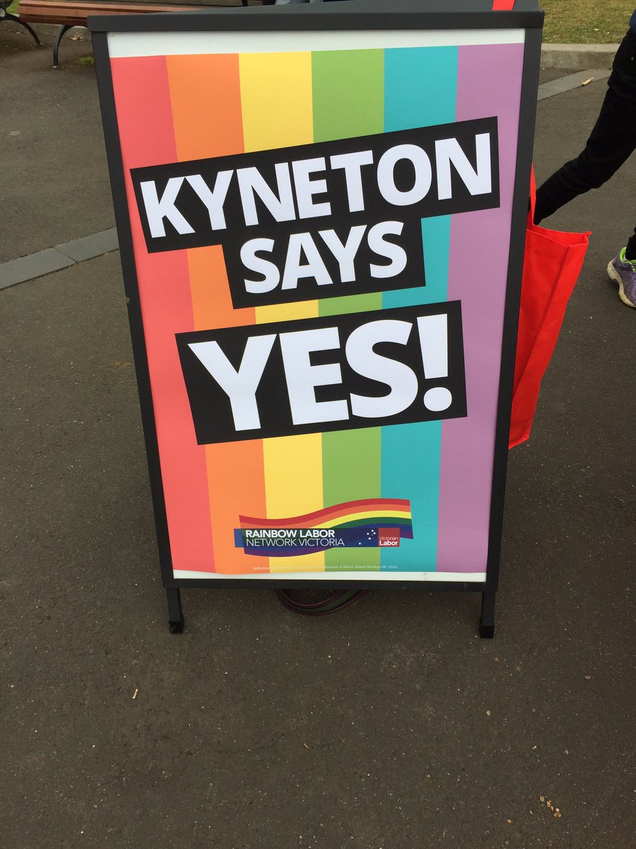 MaryAnneThomas's tweet image. Kyneton Daffofil Royalty join with @LMChesters and I saying yes to marriage equality #yes #springst
