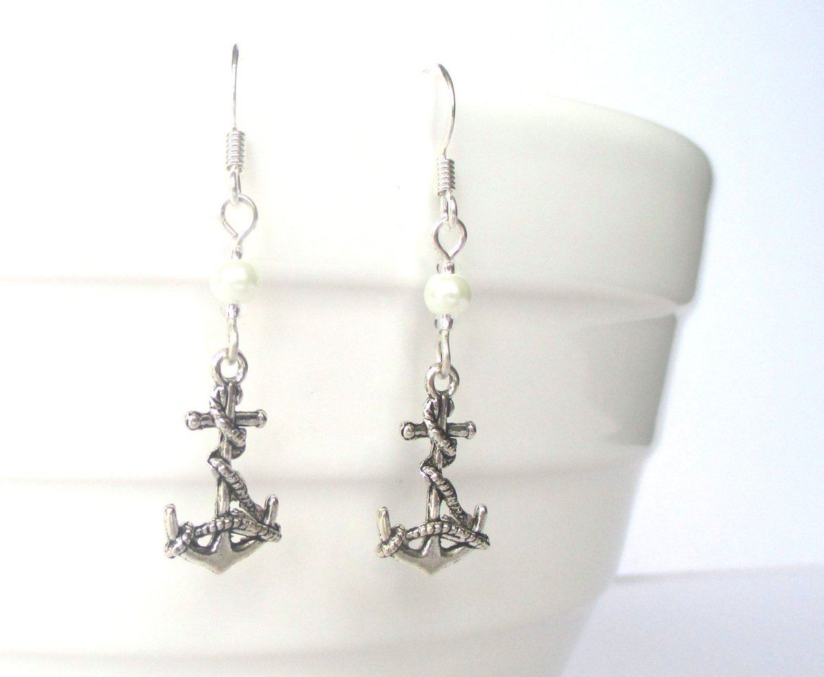 DoodlePopDesign's tweet image. Tiny anchor earrings - Tiny pearl earrings - Nautical gift - … tuppu.net/76450100 #DoodlepopDesigns #TinyAnchor