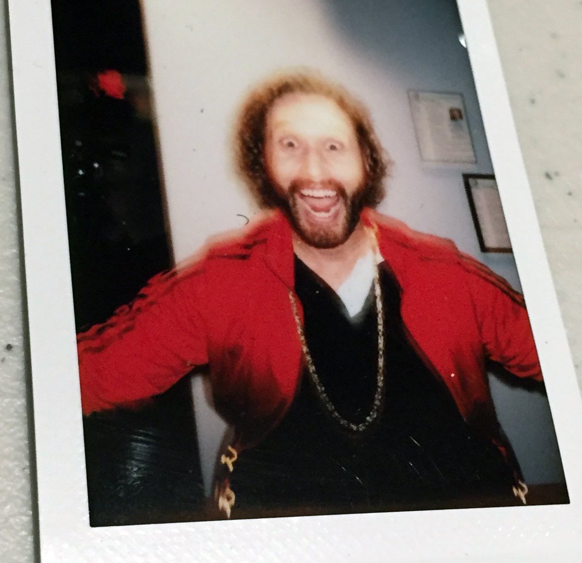 formanfilms's tweet photo. .@nottjmiller U look amzng in this photo we took during the production of #WikiWhat!  Ep just launched on #FacebookWatch. #GeminiGhost https://t.co/tMDrLkzKGL