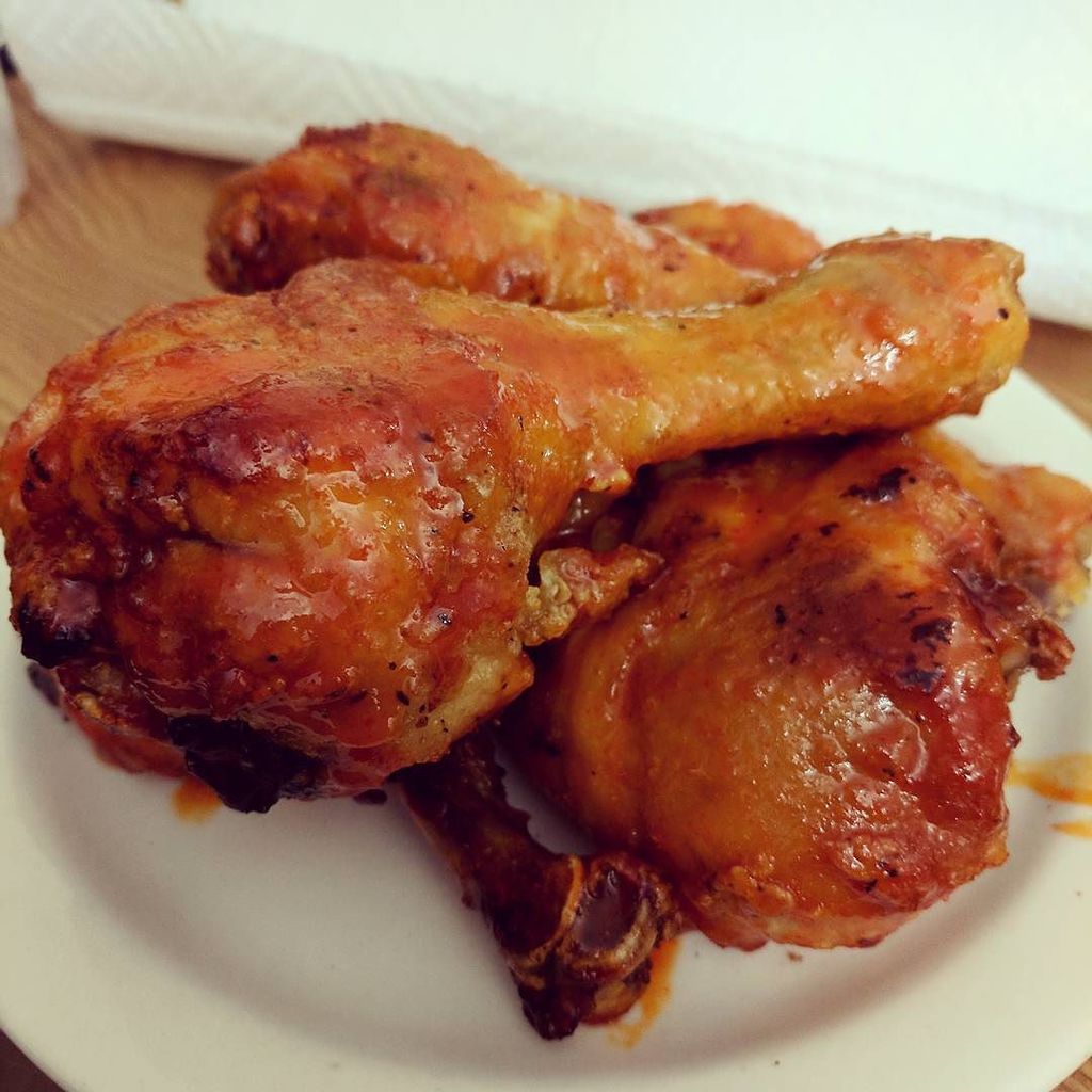 CBVJN's tweet image. Honey Sriracha glazed drumstick! #CookingExperiments