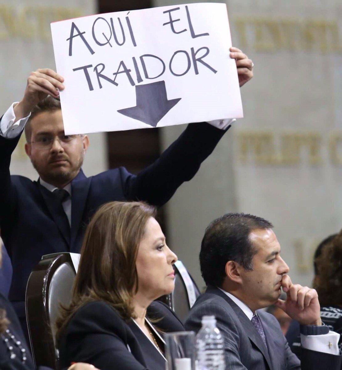 revista_enfila's tweet photo. El cártel define de una pieza a @ErnestoCordero 
Muy buena dip @storreblancae https://t.co/CLKny9XgeA