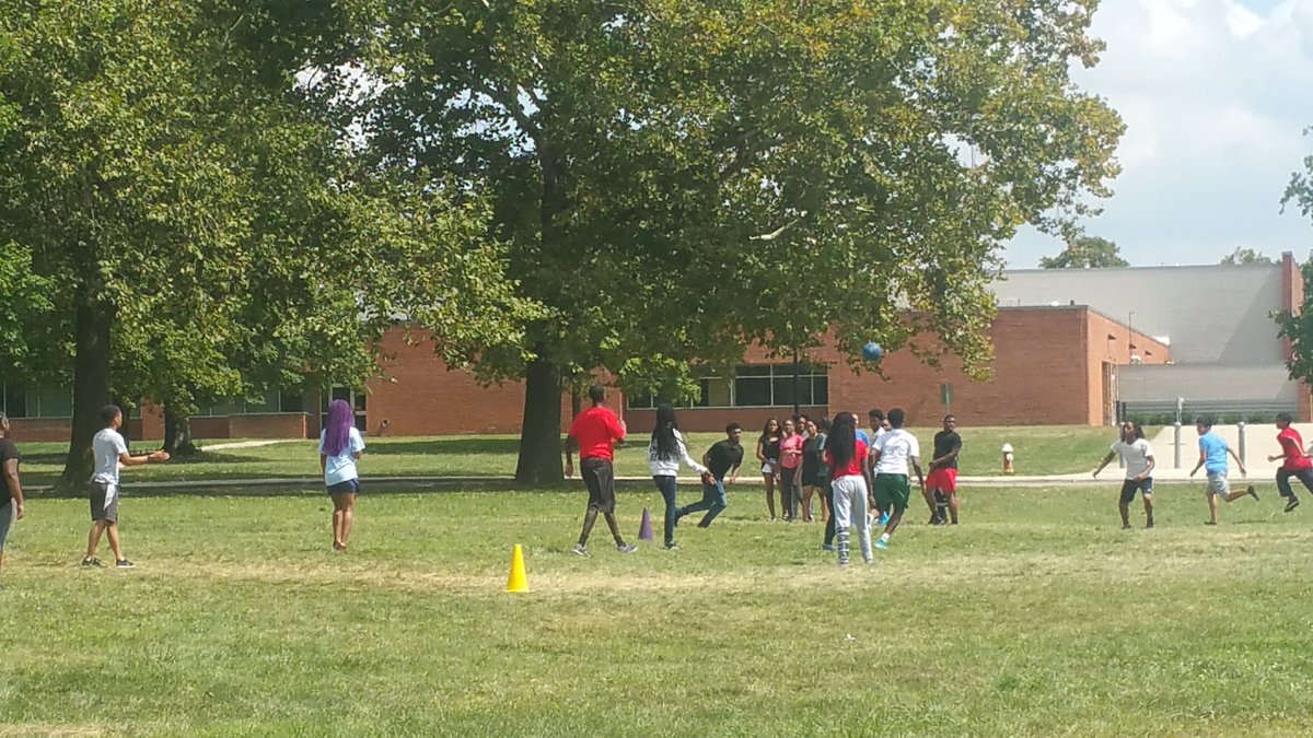 mastone99's tweet photo. It's all fun and games at the Fort! #PhysEdClass  #IWannaPlay! #SpiritofCCS https://t.co/u1zMVobNX5