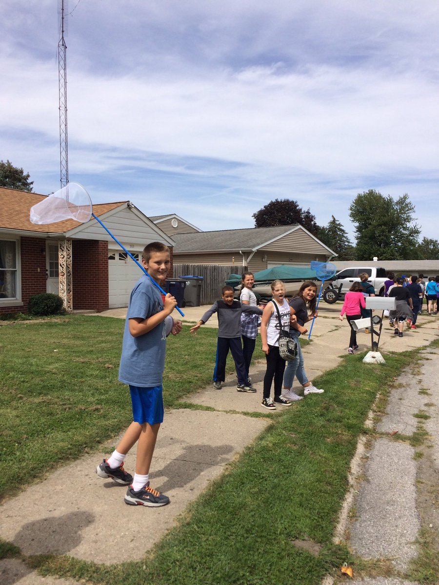 mack6thgrade's tweet photo. Lincoln 6th graders walked 2 Pike Lake today 2 catch insects for our insect collection proj. ☺️🐜🦋🐞 #WCSMission @BlocherLindsay @scottJsterk https://t.co/2BdK5VYAb7