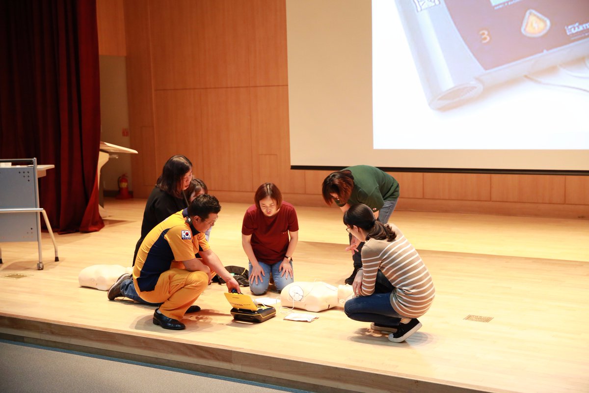 지난 8월 31일 #광주시 #청소년수련관 직원들이 응급구조 교육을 받았어요~
만에 하나 발생할 수 있는 응급사태에 대비하여 심폐소생술 등 다양한 상황에 맞게 실습도 병행하였습니다!!
항상 안전한 수련관이 되도록 노력하겠습니다!!