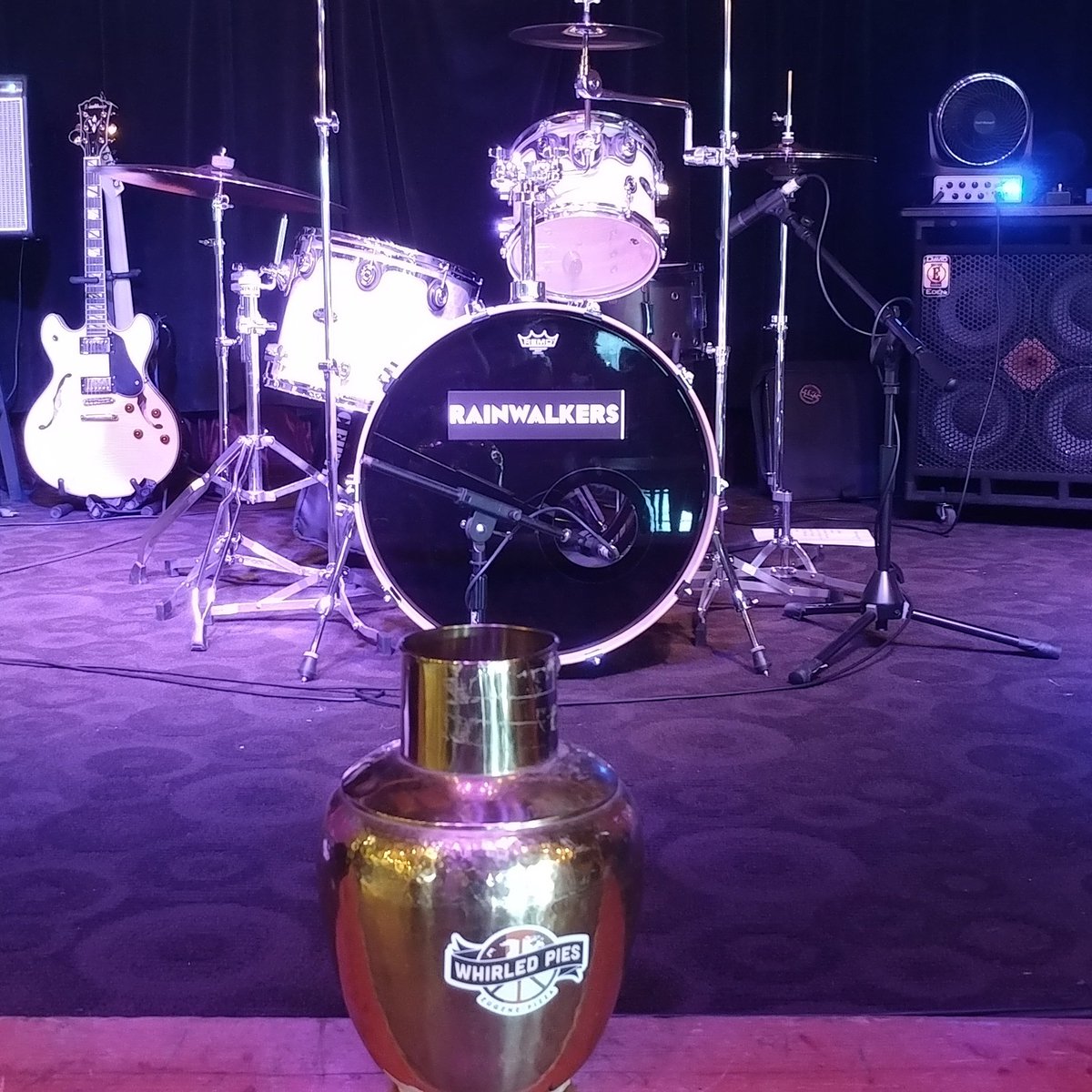 antoncolemusic's tweet photo. 2nd set coming up. Where r u? #rainwalkerseugeneband #eugenelivemusic #whirledpiesdowntown #livemusic #fridaynight #musicianlife #bandlife https://t.co/FVlj0swPak