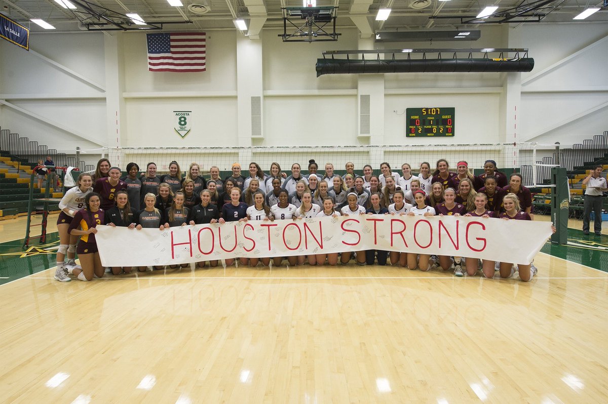 UHCougarVB's tweet photo. Great gesture from our volleyball family at the George Mason Invitational. Y'all are the best. #HoustonStrong #GoCoogs https://t.co/pY8HOX5muw