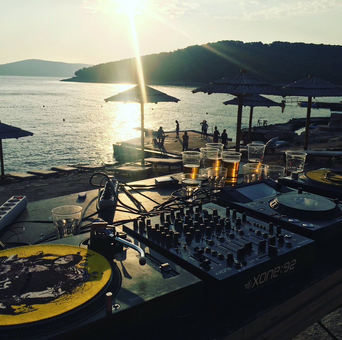 tonguetweets's tweet photo. Thanks @obonjan @gillespeterson @worldwidefm - you've been immense #summersdone https://t.co/qOGGpsYR9S