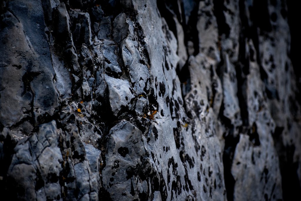GhostLemons's tweet photo. focus the fragments.
#stone #blur #focus #vingette #cooltones #cooltemperature #rock #detail #upclose https://t.co/QmMzZkiXnS https://t.co/m0WJdb5lwV
