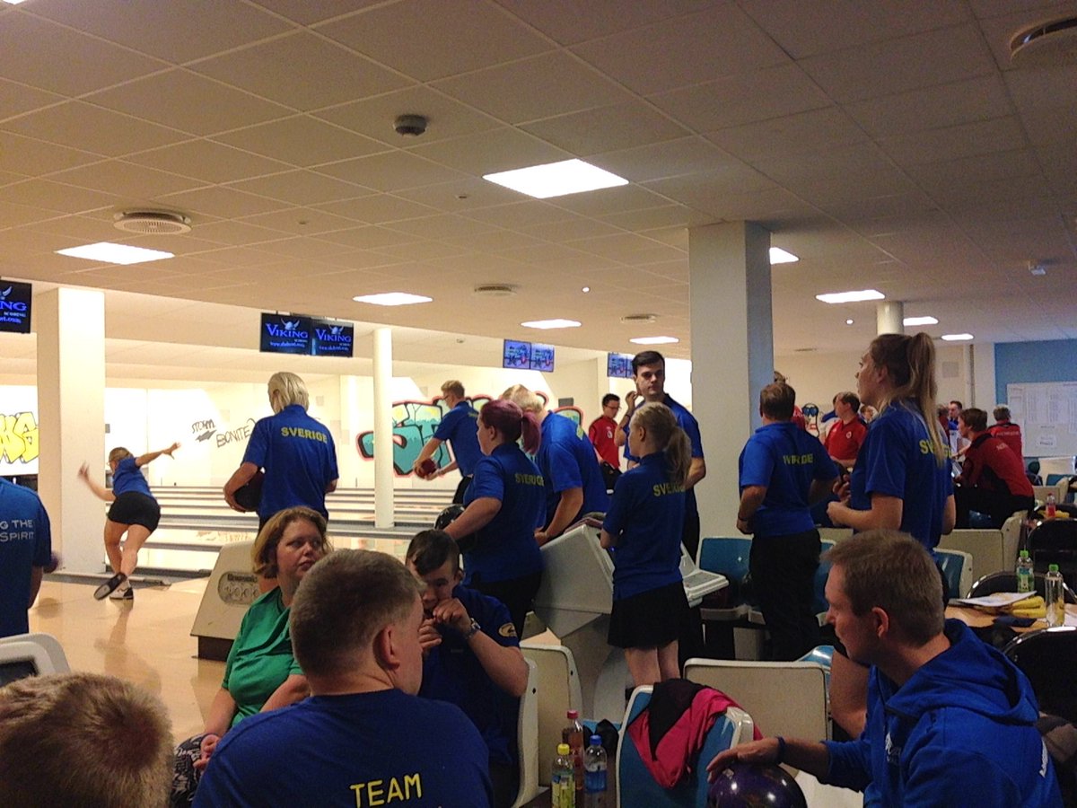 Zakeil's tweet photo. #barentsgames2017 has begun! The #bowling teams are ready to get to know each other - and of course - compete! #crossborder friendships https://t.co/9aZ25RbKdv