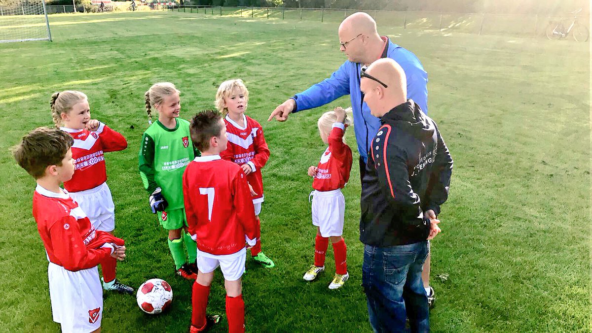 HarkemaseBoys's tweet photo. Voor veel teams start vandaag een nieuw seizoen, ook voor onze jeugd. In het oude vertrouwde rood-wit! #COTB https://t.co/qyW2mnNpLW