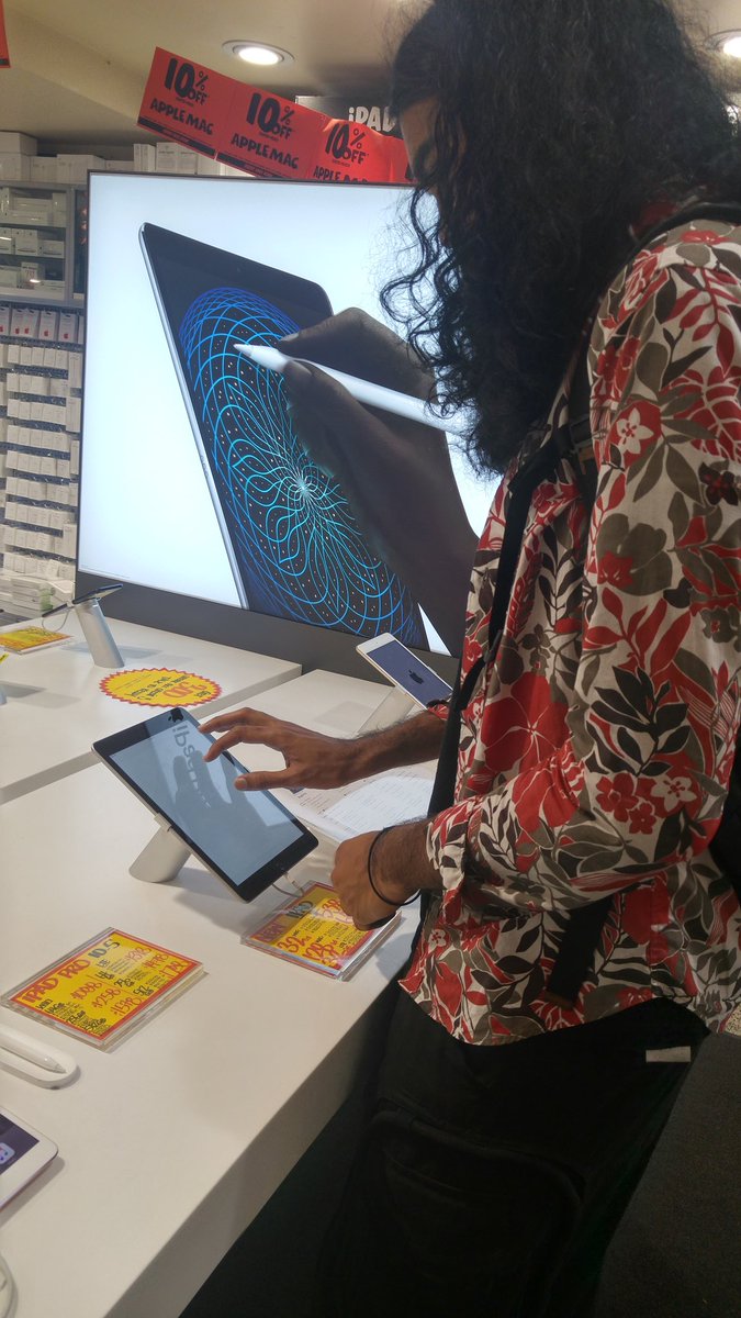 TheFakeAshray's tweet photo. @twinnovationpod @Kesh9000 #johnnyapplestore WE DID IT BOIS https://t.co/BZ0EEAXPcy