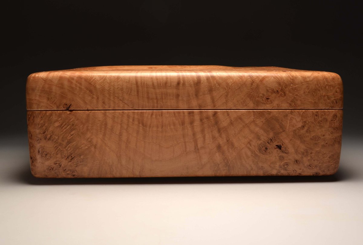 A watch box from some beautiful Burr Oak - No.0072 - distinctivehandmadeboxes.com/Watch-Boxes/C7… …