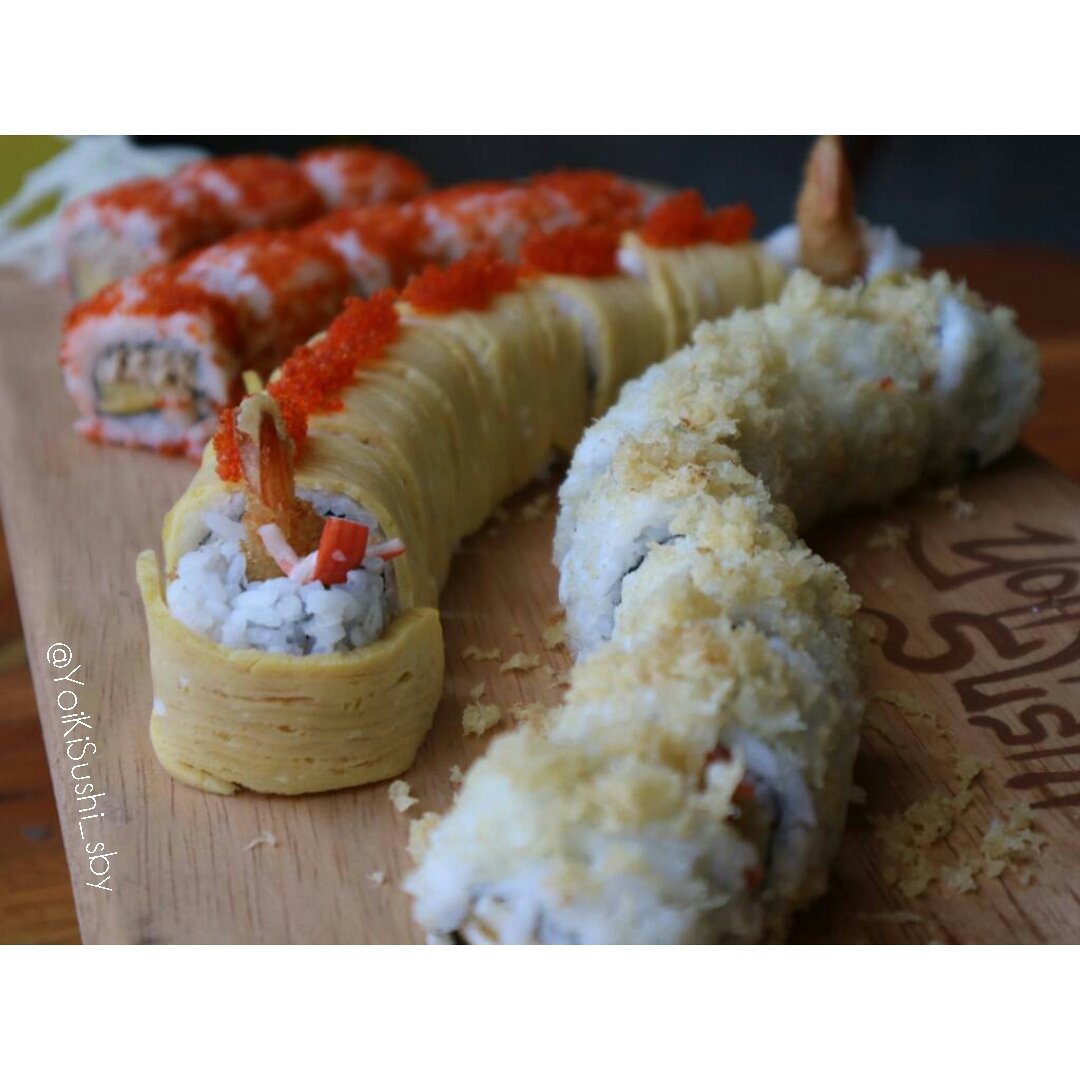 Karena #longweekend gak harus keluar duit banyak..cukup duduk manis di rumah, gak usah mandi jg gak apa, liat tipi+kontak @YoiKiSushi_sby