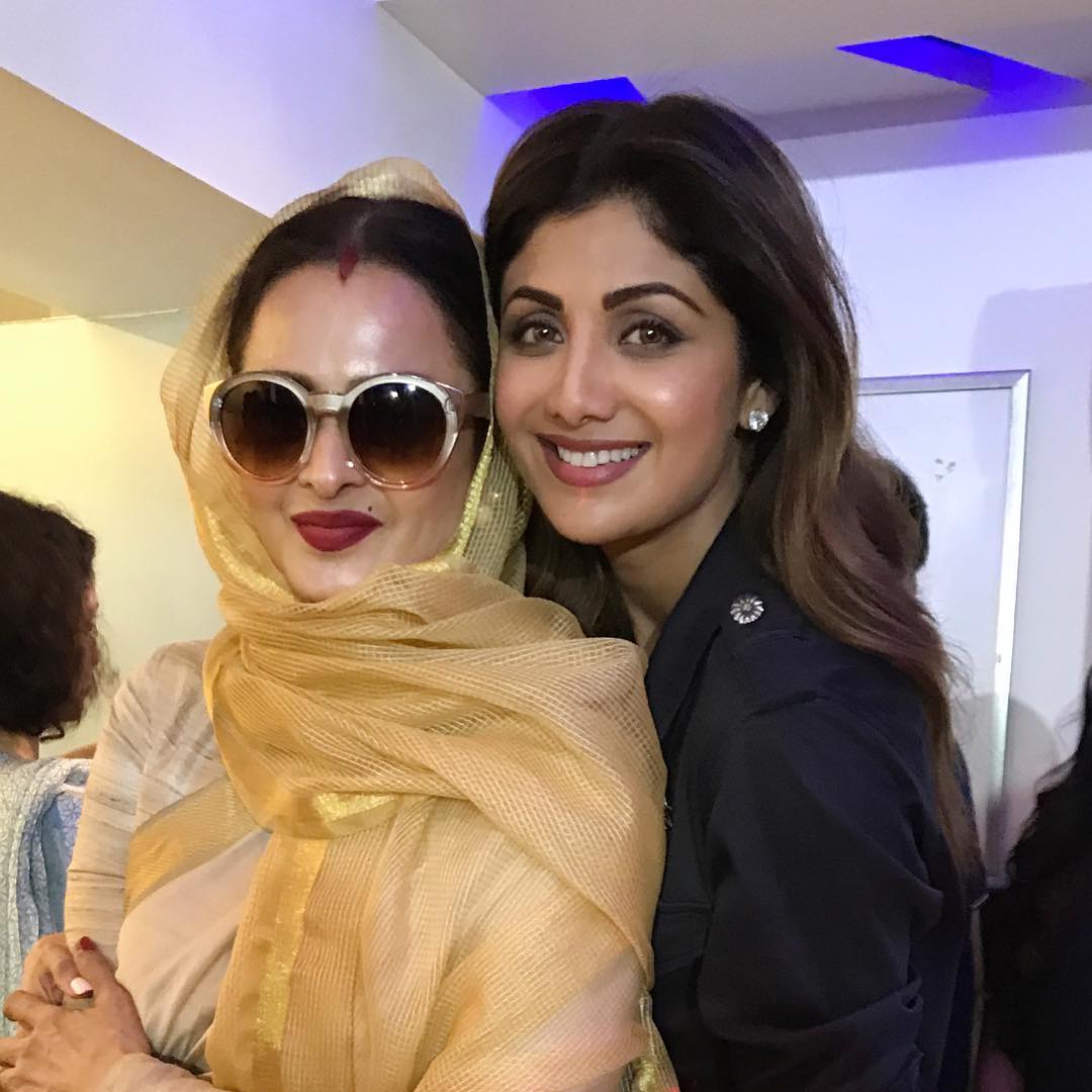 PuneTimesOnline's tweet photo. Aha... Seeing these gorgeous ladies #Rekha and @TheShilpaShetty together made our day...  Too much beauty in one frame! ❤️ https://t.co/XSOKjXdJX1