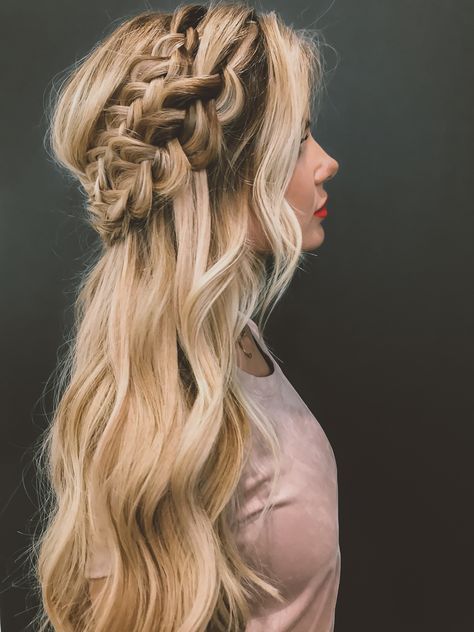 MyManeLondon's tweet photo. Major #HairEnvy 👸🏼✨! #GetTheLook wearing #MyManeLondon #HairExtensions 
https://t.co/0QjxWYg7oh 
#Hairspiration #HairEnvy https://t.co/dYAV8UNFT5