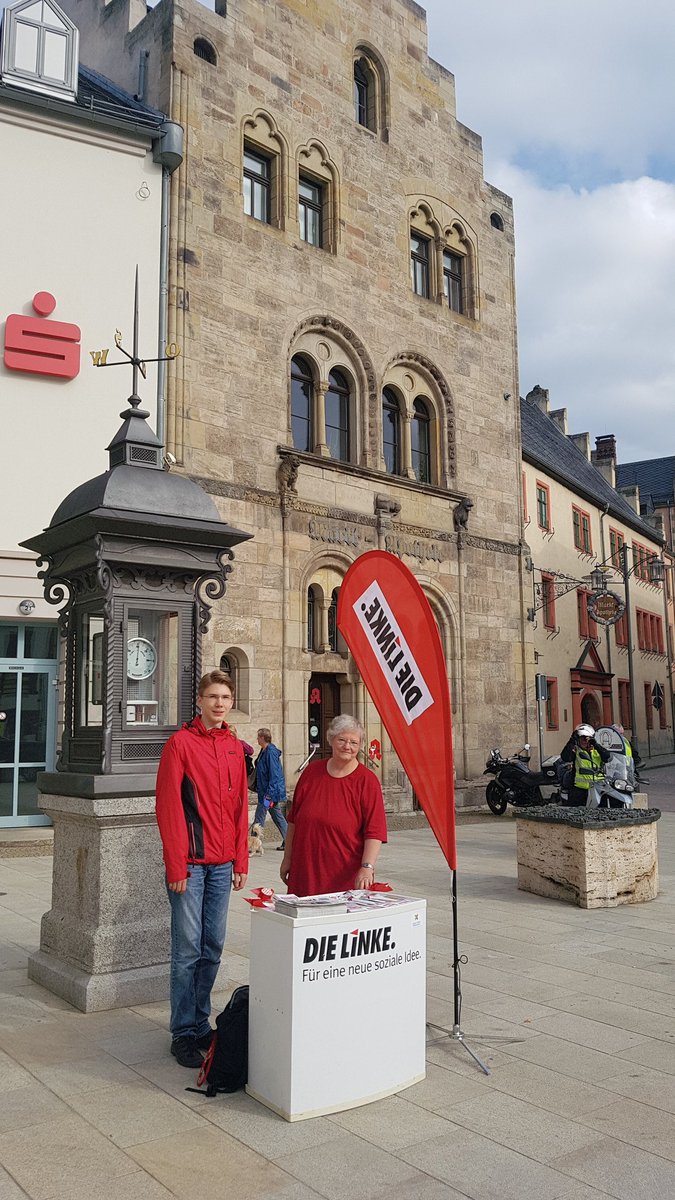 Rainer_Kraeuter's tweet photo. #dielinke - jetzt Infostand in Saalfeld, Fischmarkt - noch 22 Tage - wir geben Vollgas BWT 2017 - #kalich für den Deutschen Bundestag https://t.co/KeCYaAX0s4