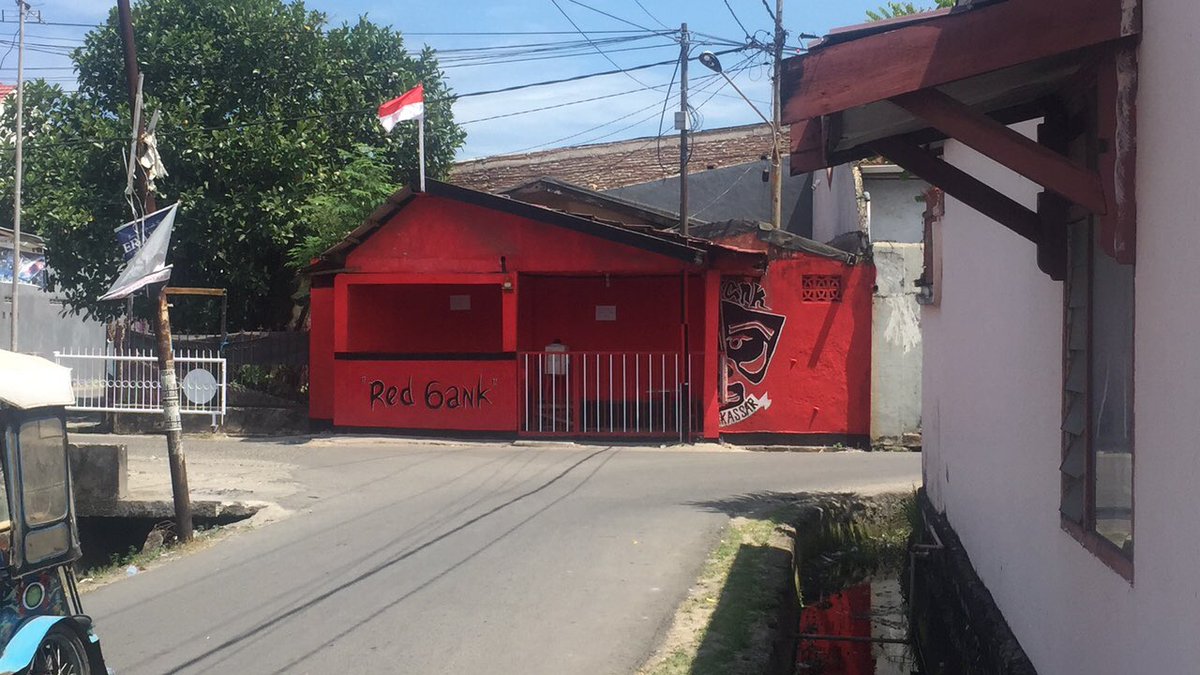 RedGank_PSM's tweet photo. Disini tempat Lahir Beta, Di Sini dibesarkan Bunda , Jl, Abd Kadir Komp Hartaco Indah Blok I.A Makassar •MABES KAMI dulu+kini+nanti #legend https://t.co/iRWRaPztNL