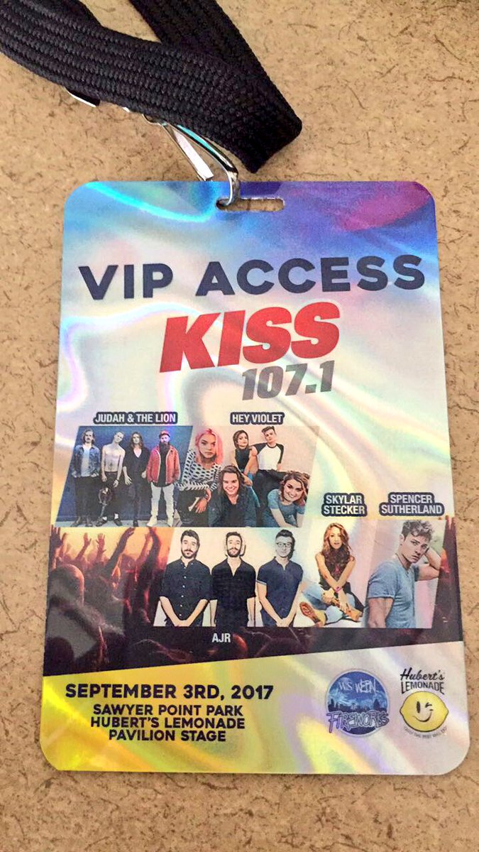 RT for a chance to win
2 MEET &amp; GREET VIP PASSES from <a href="/WesternSouthern/">Western & Southern</a> to our #KISS1071JustShowUpShow Sunday on the <a href="/HubertsLemonade/">Hubert</a> stage
😎