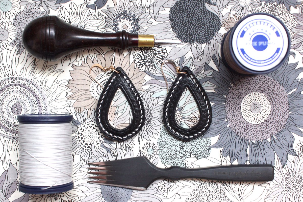 6tLeather's tweet image. モノトーン
✴︎
tr6tleather.ti-da.net
✴︎
6tleatherworks.com
✴︎
#yuefung #リネン糸 #linenthread #レザークラフト #レザーピアス