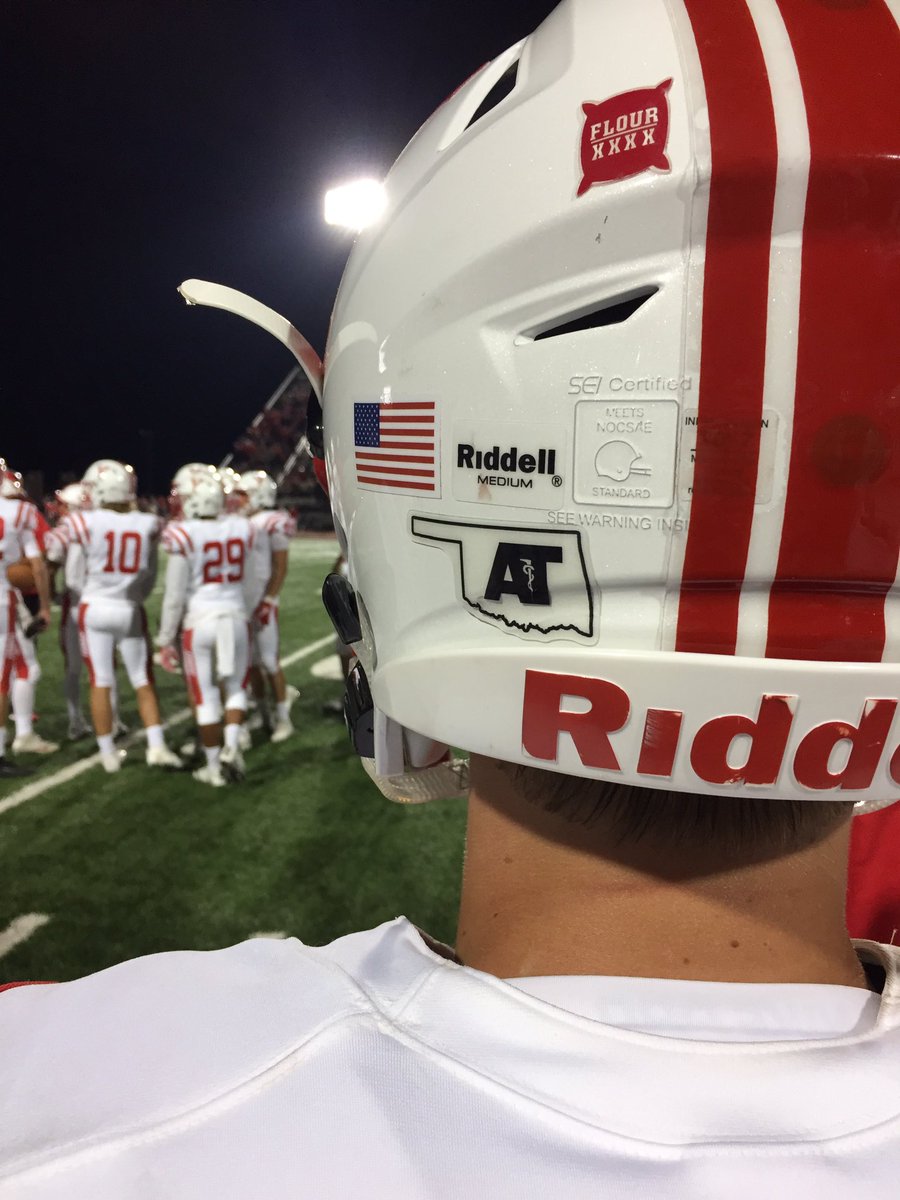 DtrainAT's tweet photo. The Yukon Millers helping to support the #OATASafetyinFootball campaign. #staysafe @OKATC @NATA1950 https://t.co/CDxDVEZ6JC