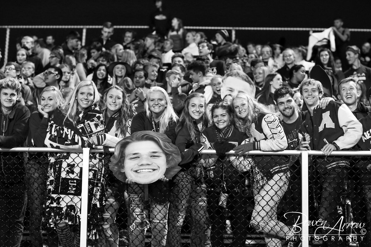 BowenArrowPhoto's tweet photo. You gotta love those #FridayNightLights https://t.co/i2nkddHKwY