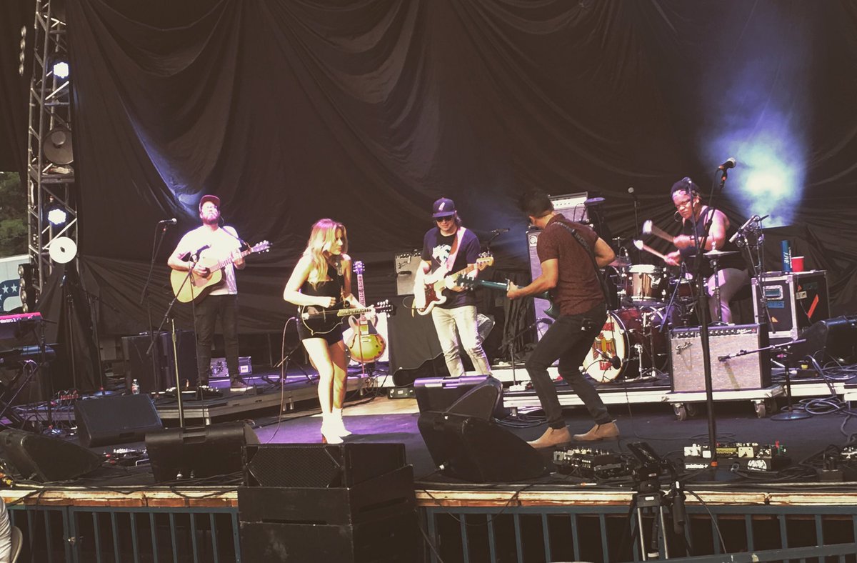 LucieSilvas's tweet photo. Had the best time playing with these badass people tonight opening for the one and only @chrisstapleton  #allamericanroadshow https://t.co/3uqJt3RUnz