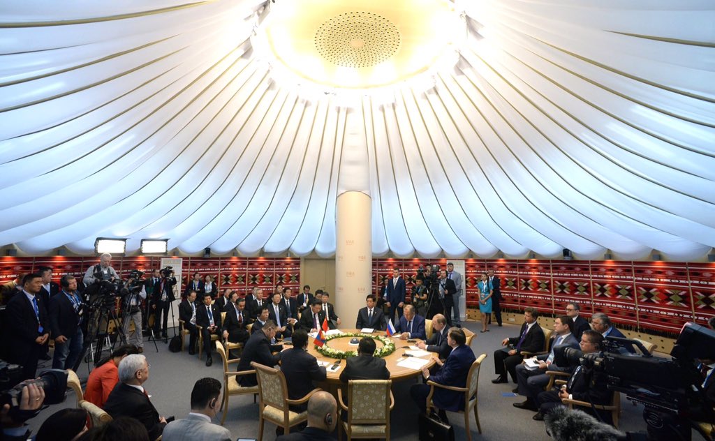 TravelerSaheb's tweet photo. @narendramodi #BRICS #BRICS2015 #BRICS2017 https://t.co/ffbCZEJEAB
