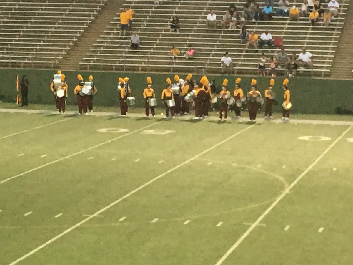 jujumanners's tweet photo. Yesterday at the ball game.. MSU Mustangs vs Quincy Hawks. 🤘🏽🤘🏽#team MSU https://t.co/J2ne5L3MgO