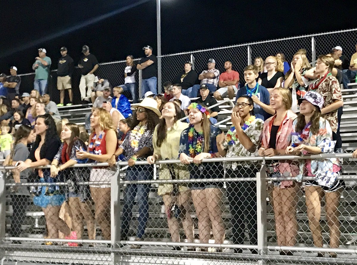 harlantones's tweet photo. @TigerAmbush vs. Oak Park #BeachNight? #LoudAndProud https://t.co/gwY5OWWvXy