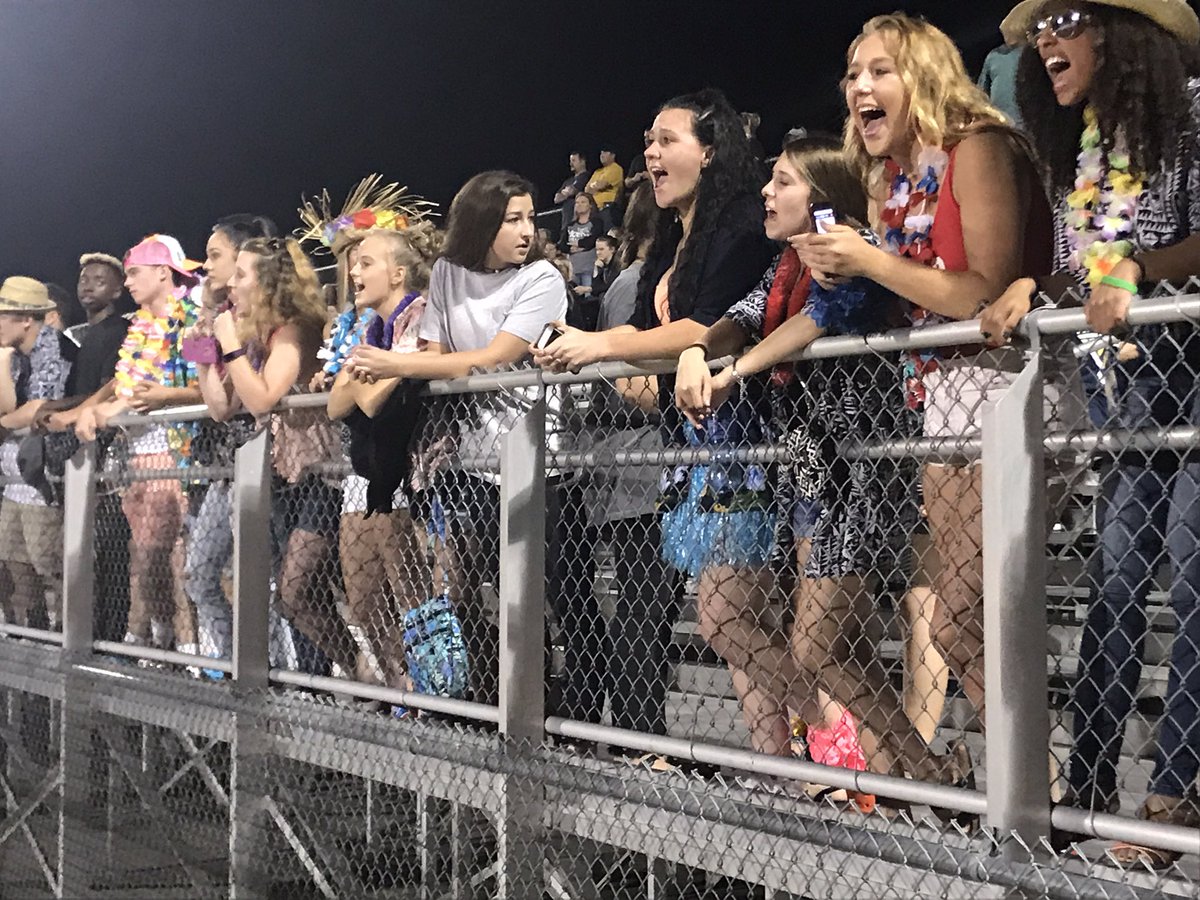 harlantones's tweet photo. @TigerAmbush vs. Oak Park #BeachNight? #LoudAndProud https://t.co/gwY5OWWvXy