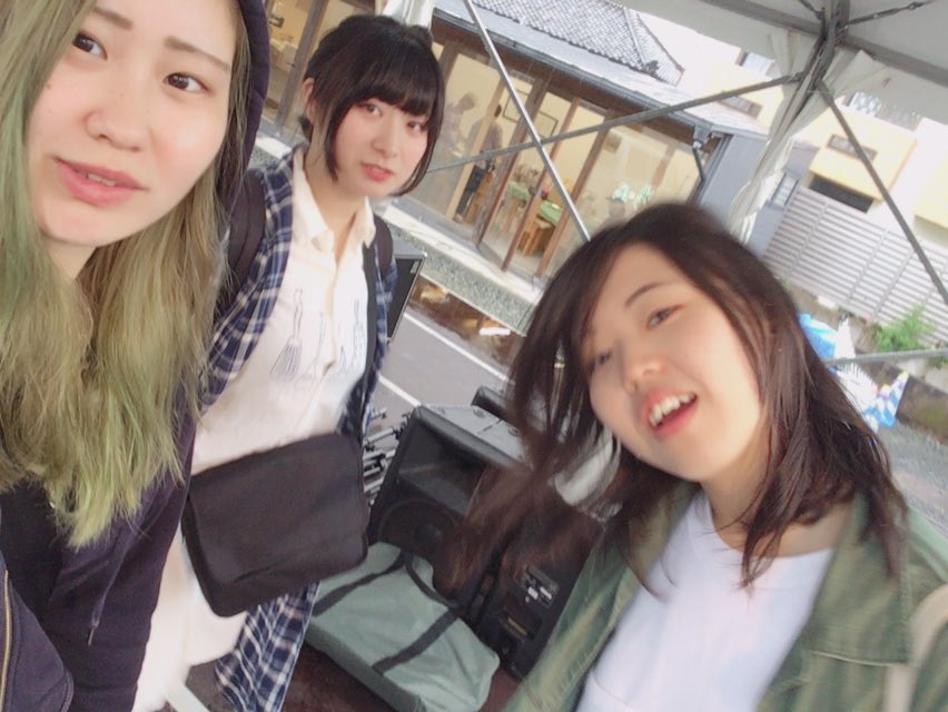 Mei 福島県南相馬市２日目 昨日はみんなのキッチンにてもとまつりの前夜祭で歌わせて頂きましたん 久しぶりに南相馬のみなさまに会えて嬉しゅーーよーー 今日はもとまつり本番でござんす さむいー あめだーーー うたうぞーー