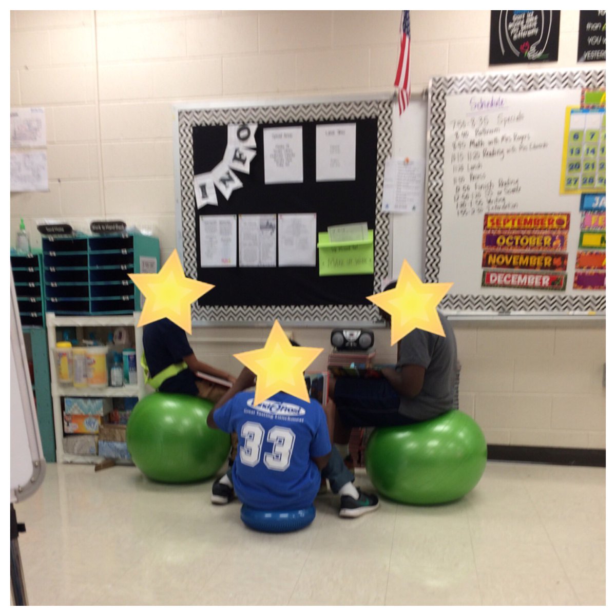 mrsedwardsroom's tweet image. These students were so engaged this week at the listening station! #flexibleseating #modelingexpectations #springhillallstars