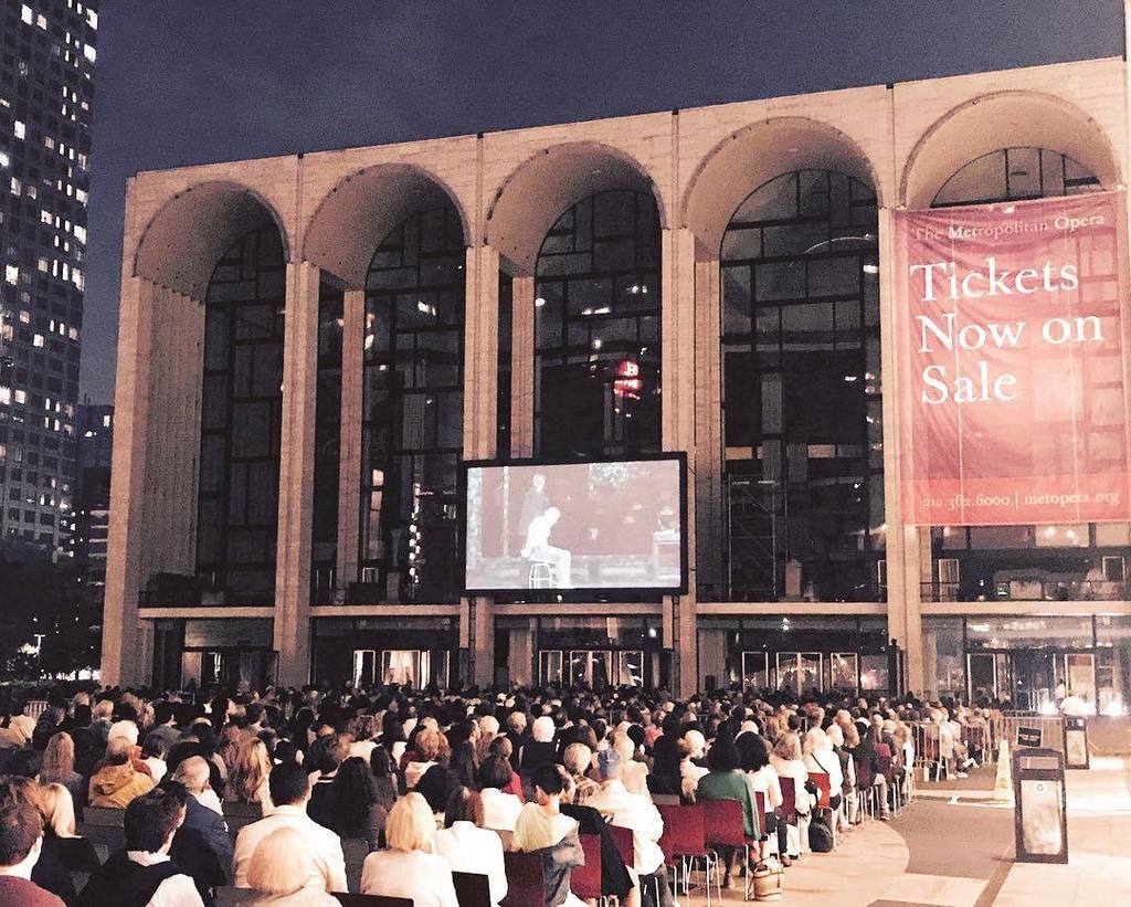 EricMargiore's tweet photo. @metopera @lincolncenter #lincolncenterplaza #nyc #metoperainhd #operarocks #operaisnotdead #operaisalive #singpretty #singloud https://t.co/b6Aew5qJUn