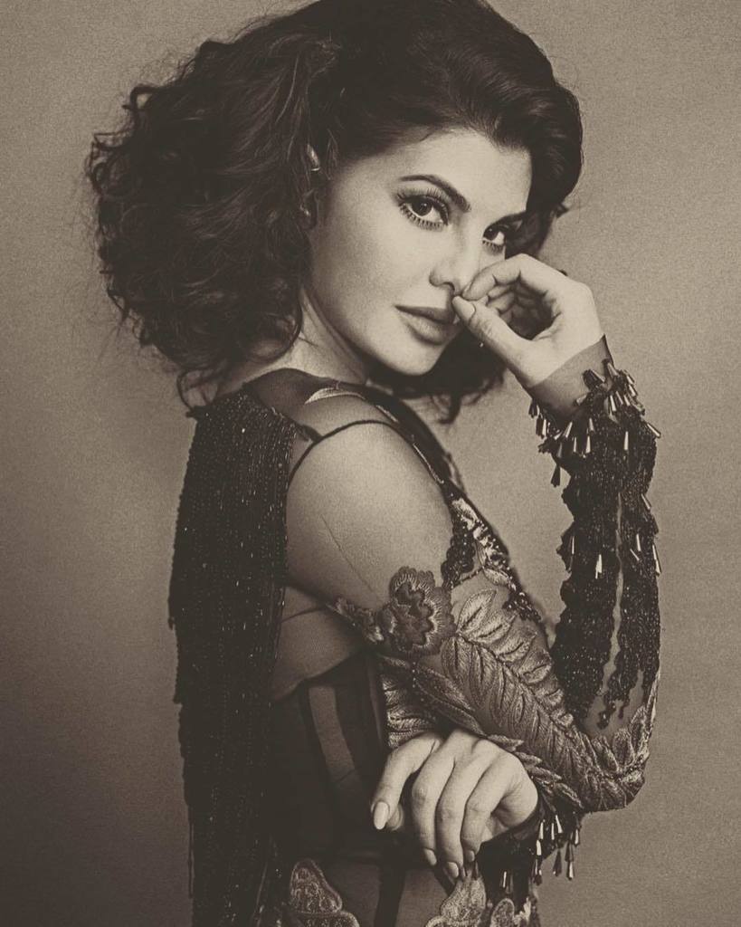 Asli_Jacqueline's tweet photo. It's not your job to like me, it's my job ♥️ https://t.co/FmU58c9crm https://t.co/Z0zOG8nnIg