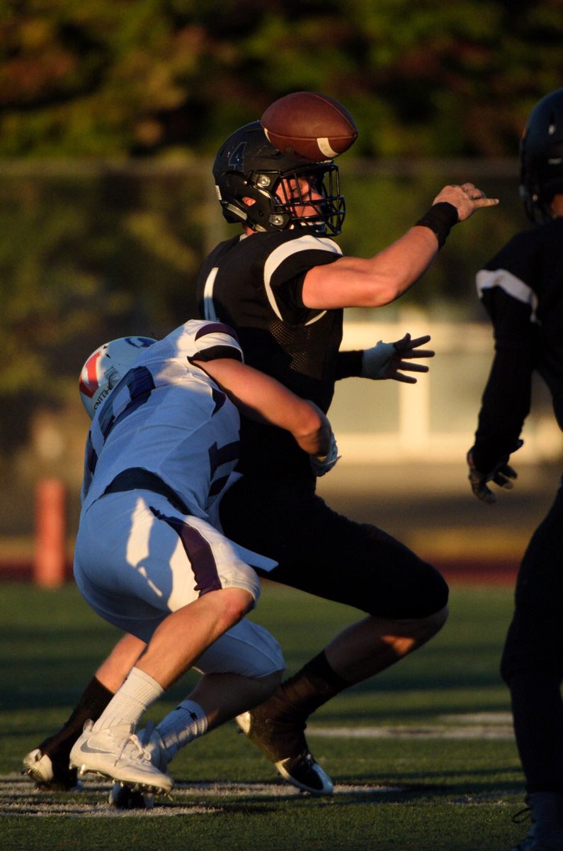 Bessex_Joshua's tweet photo. .@SumnerFootball beat Bonney Lake 49-13 in the #Sunsetbowl @thenewstribune @tntpreps https://t.co/giyWCyWGEh