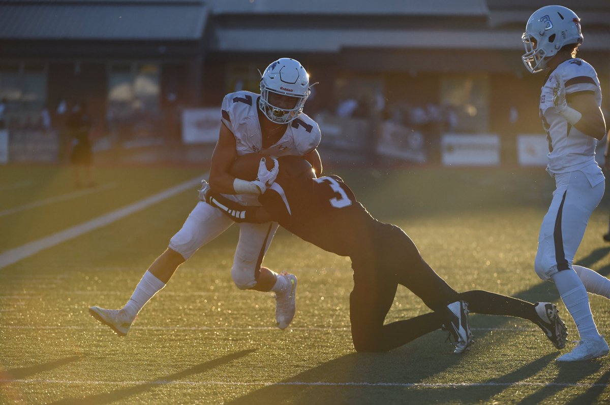Bessex_Joshua's tweet photo. .@SumnerFootball beat Bonney Lake 49-13 in the #Sunsetbowl @thenewstribune @tntpreps https://t.co/giyWCyWGEh