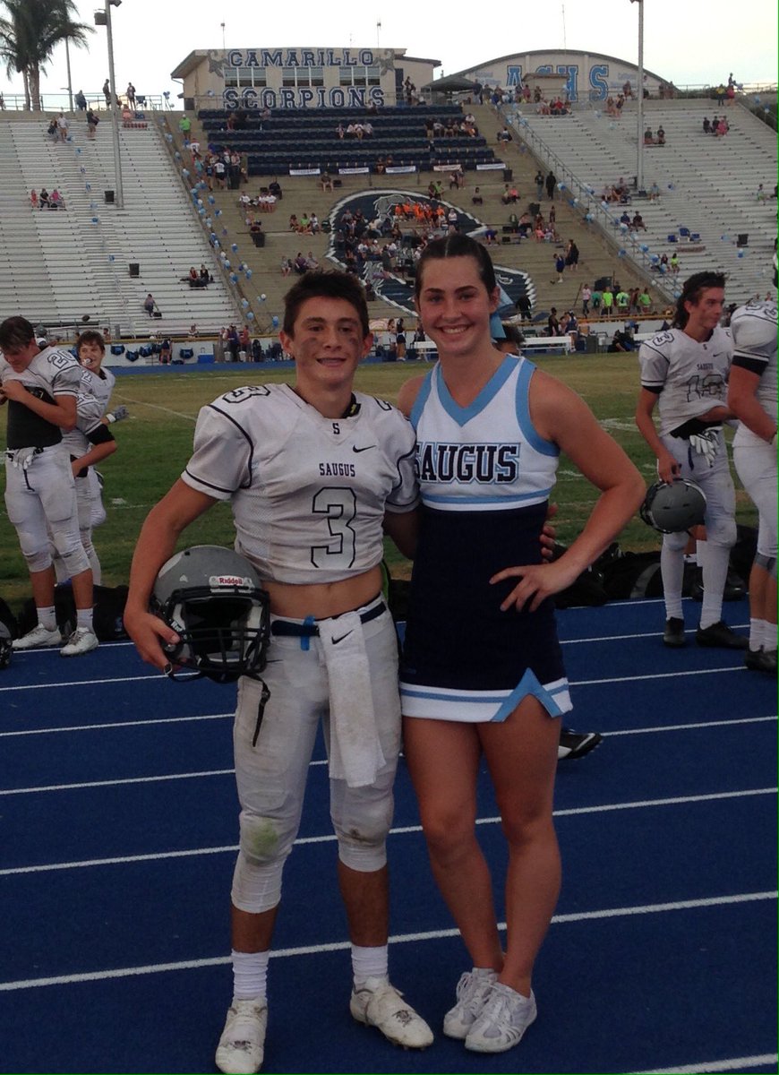 enright_jodie's tweet photo. Great win for Saugus...#SHSCHEER #SHSFB https://t.co/2z9RpUVlJ9