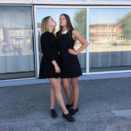 sashaaa_bur's tweet photo. Ну хоть учиться,думаю,начнём, а то за совместные 9 лет ума немного накопили 😂 мой лучший друг, моя одноклассница,люблююю❤😭 https://t.co/8QfKAVnCvj