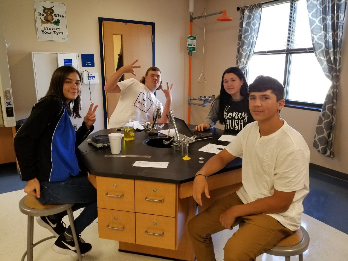 lilchem502's tweet photo. Watch out they are becoming an expert on measurements &amp; using flipgrid to teach others! #sulsprisd #sulsprhs #SSsciencesquad https://t.co/ZcBNW6vY5R