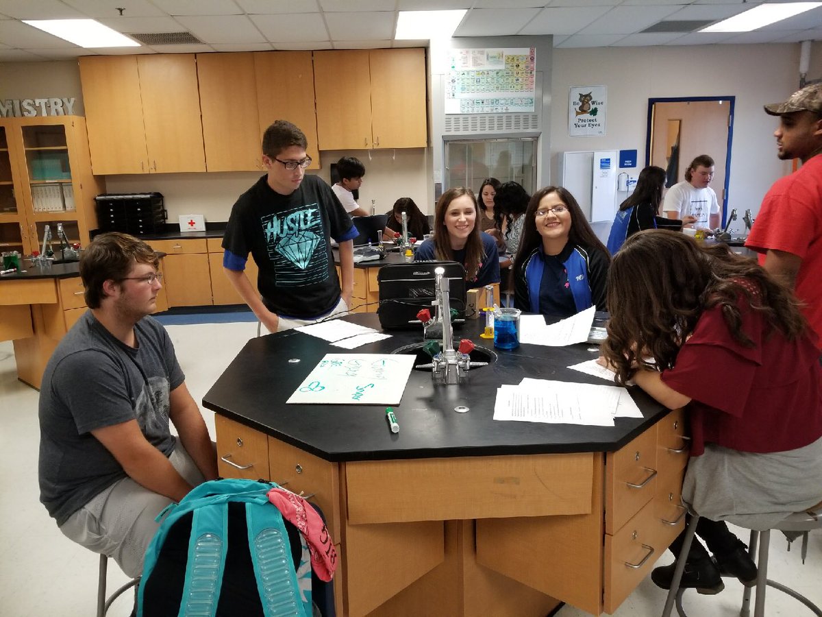 lilchem502's tweet photo. Watch out they are becoming an expert on measurements &amp; using flipgrid to teach others! #sulsprisd #sulsprhs #SSsciencesquad https://t.co/ZcBNW6vY5R