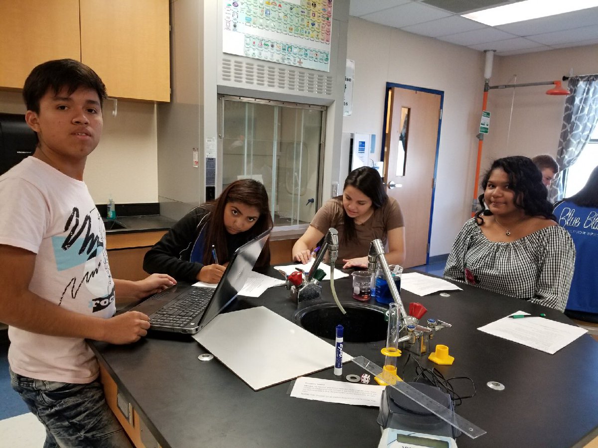 lilchem502's tweet photo. Watch out they are becoming an expert on measurements &amp; using flipgrid to teach others! #sulsprisd #sulsprhs #SSsciencesquad https://t.co/ZcBNW6vY5R