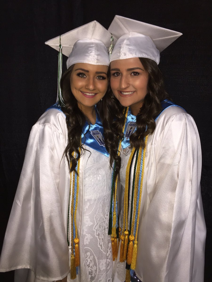 carly_miller14's tweet photo. HAPPY 19TH BDAY NATTY💕 I love you so much and I can't wait to spend the day celebrating with you #princessnat 🎉👑💕 https://t.co/ZHiARb9jZx