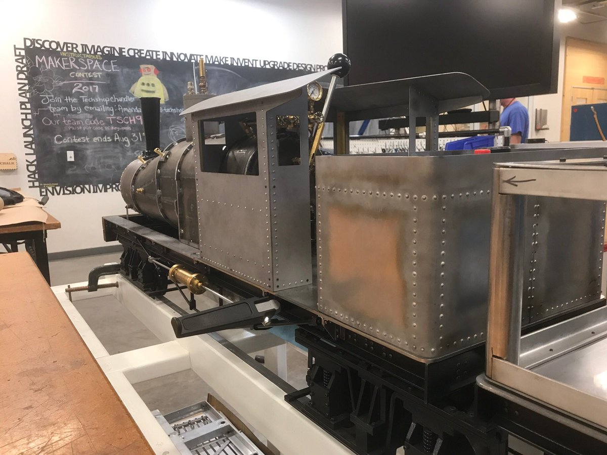n7hpr's tweet photo. Cab, roof and oil tank coming together. https://t.co/OTT6AI7Y5e