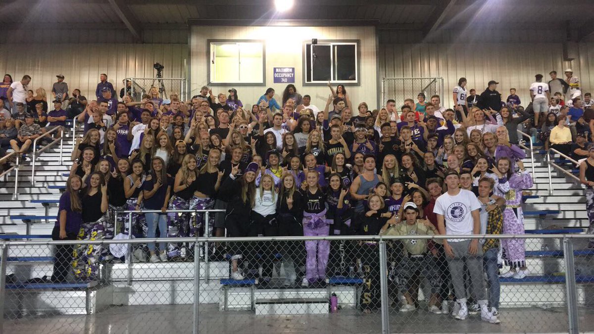 brooklyn_love8's tweet photo. First game of the season 💜💛#RealViksWearPurple #ANDPants https://t.co/nYLLuvomBb
