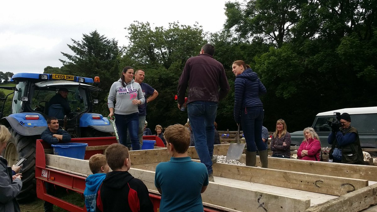 PrysorWilliams's tweet photo. Sioe Gwytherin, 2017. Our local show. Getting the community together https://t.co/IKQhbDuaIC