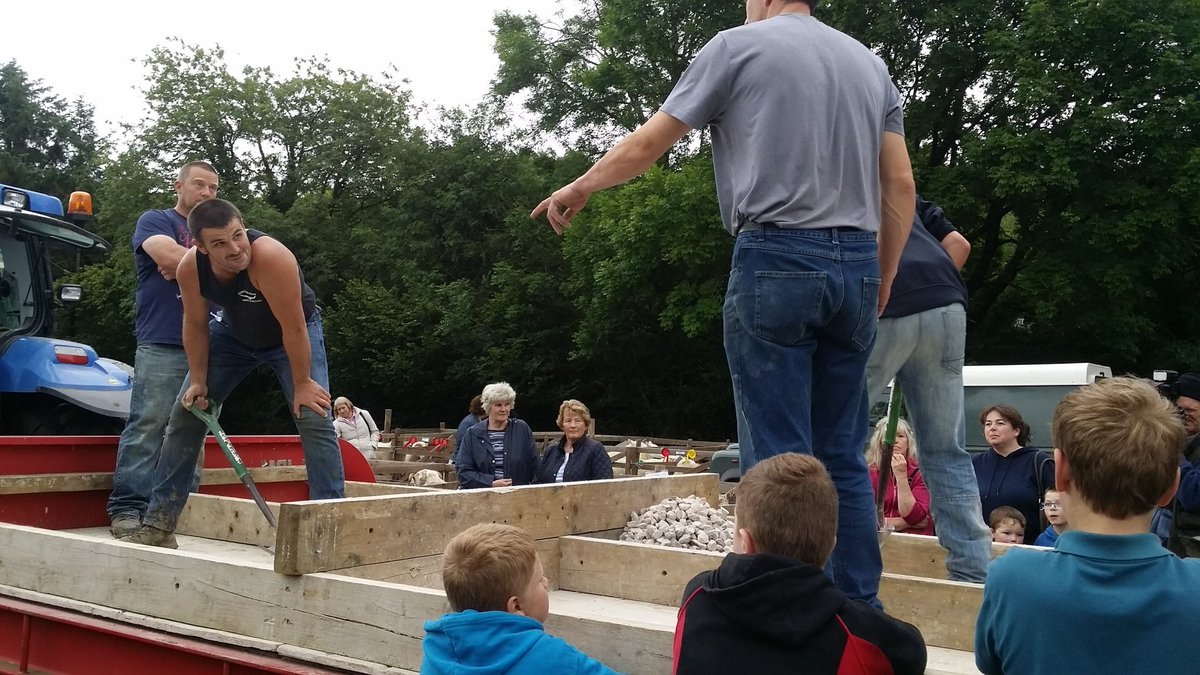 PrysorWilliams's tweet photo. Sioe Gwytherin, 2017. Our local show. Getting the community together https://t.co/IKQhbDuaIC
