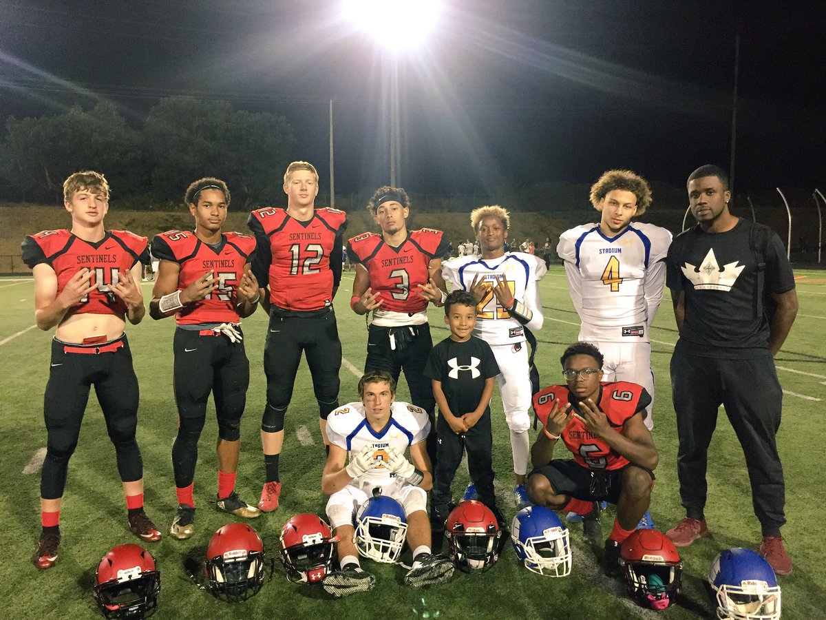RegJones20's tweet photo. Always supporting my lil bros. Battle on the field; all love when it's done.
#StadiumHS
#SteilacoomHS
--
#HeirFootball 👑
#Brotherhood https://t.co/BfrG3wEK1g