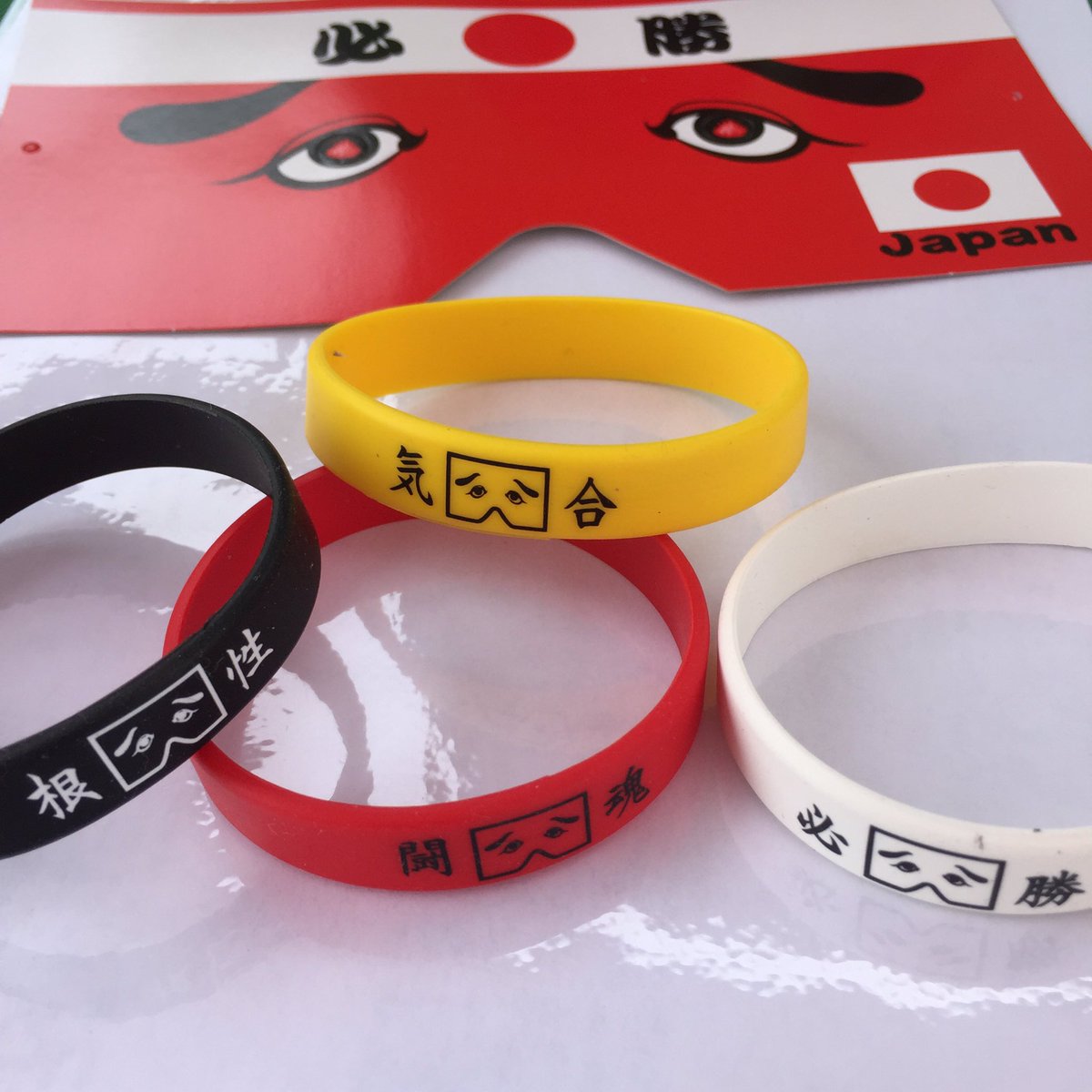 にわかせんぺい本舗 東雲堂 Sunset Live始まりました にわかせんぺいブースでお待ちしてます ドラえもんのにわかせんぺいも大好評 オリジナルラバーブレスは 4種類 売上は 朝倉市災害義援金に寄付させていただきます Sunsetlive にわか