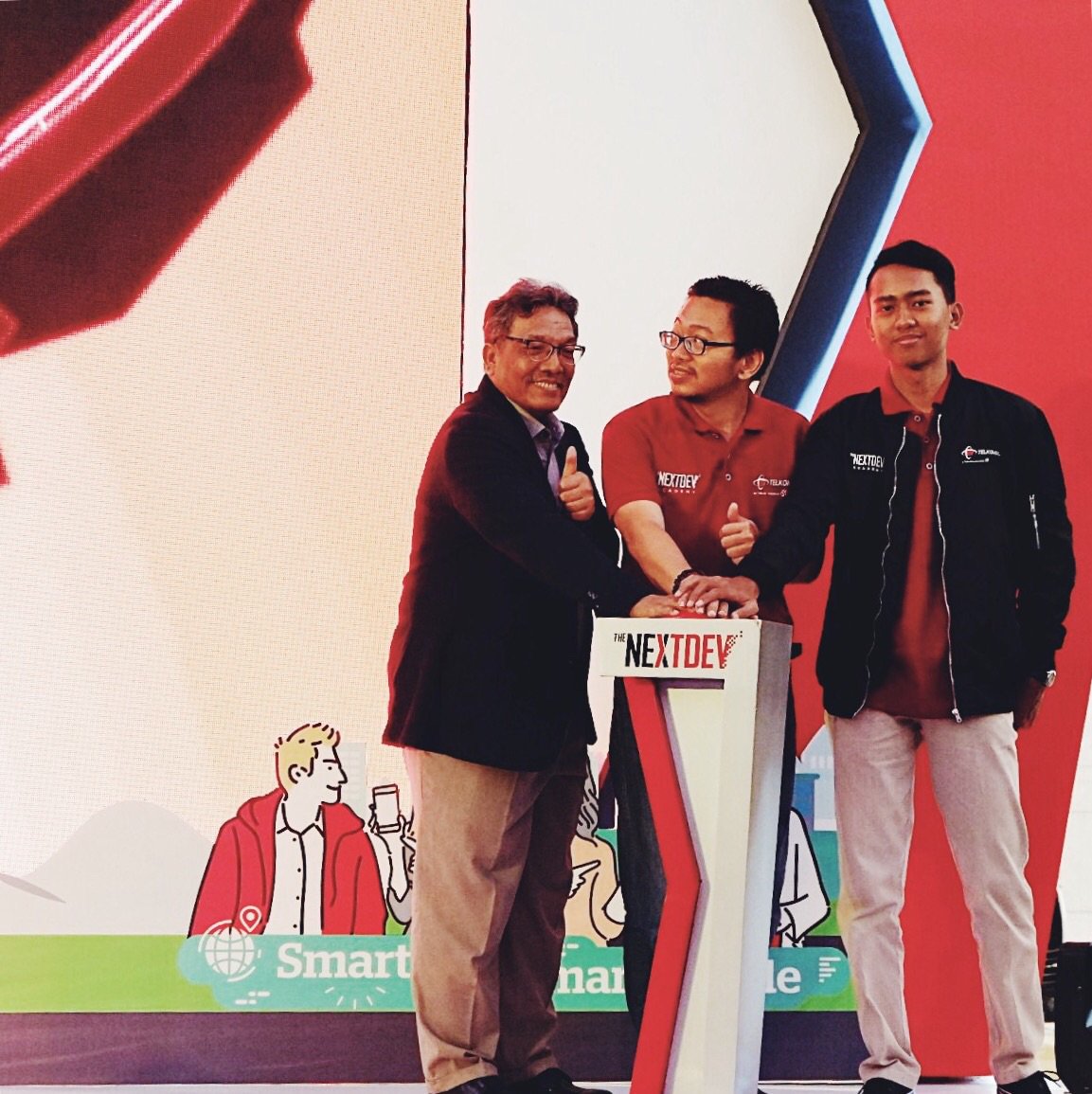 NextDev_id's tweet photo. Jam 10 tadi ada Grand Opening #NextDevShowCase di Sun Plaza Medan loh. Yuk datang Generasi Muda! #NextDev2017 https://t.co/3CmVSbUUTH