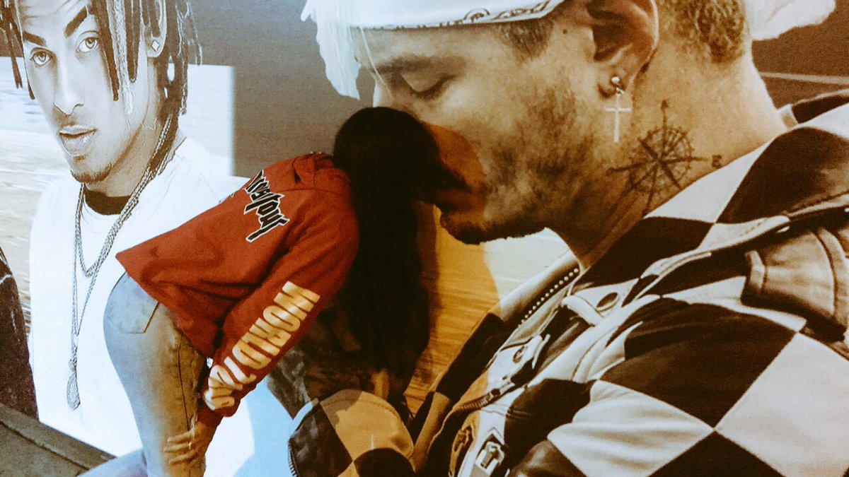 xmarsant's tweet photo. ALGUIEN MAS FAN  QUE YO? De Jose? 😭💔 @JBALVIN NECESITO IR AL CONCIERTO #ElShowDelFutbol @Latina_pe 😭😭😭💔🙏🏽🙏🏽🙏🏽✨ 🙏🏽🙏🏽✨✨💫💫 #LIMAMUSICFEST #LMF https://t.co/073leSAYwg